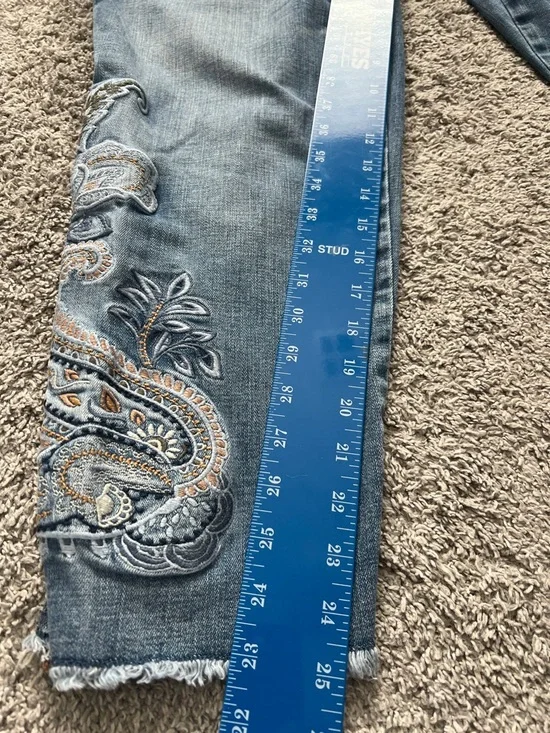 Chico's Women’s Embroidered Blue Slimming Girlfriend Slim Leg Ankle Jeans Sz 18R - Picture 14 of 14
